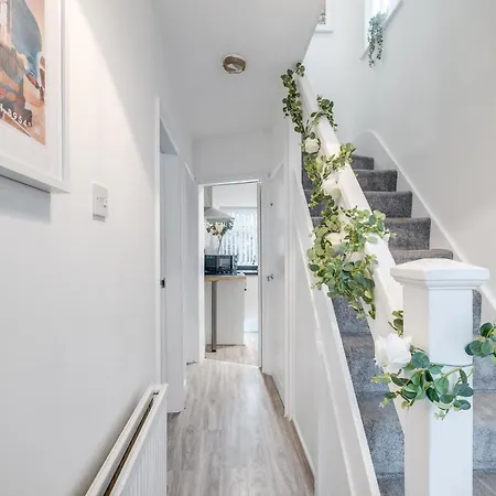 4 Bedroom House Near Bhx, Nec & Hs2