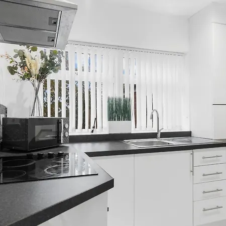 4 Bedroom House Near Bhx, Nec & Hs2 Birmingham