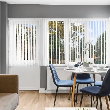 Hébergement de vacances 4 Bedroom House Near Bhx, Nec & Hs2 *