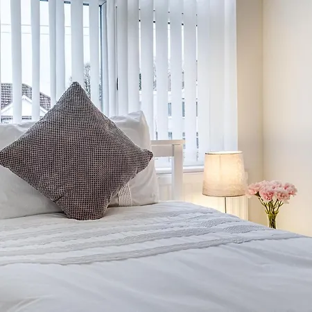Hébergement de vacances 4 Bedroom House Near Bhx, Nec & Hs2 *